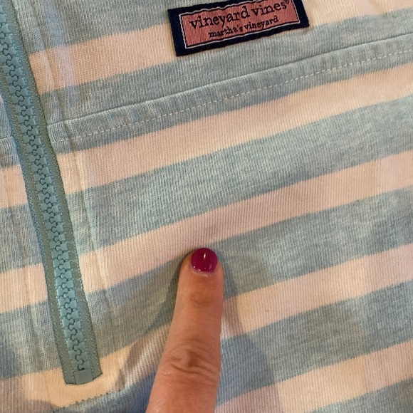 Vineyard Vines 1/4 Zip size small - Picture 3 of 4